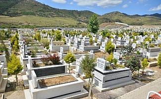 İzmir'de mezarlar doldu taştı: Ölecek yer kalmadı!