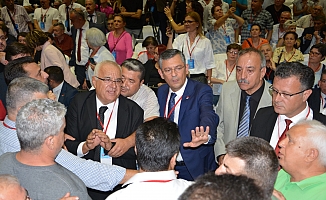 CHP Manisa İl Kongresinde gergin anlar yaşandı, tansiyon yükseldi