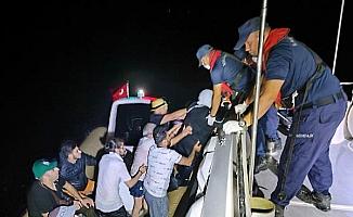 Datça'da 18 kaçak göçmen kurtarıldı