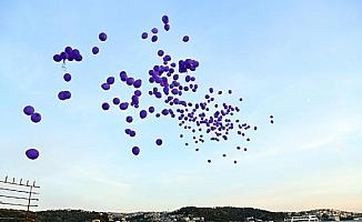 Dünya Alzheimer Günü’nde gökyüzüne mor balonlar bırakıldı
