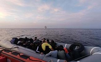 Kuşadası'nda 3 lastik botta 93 kaçak göçmen yakalandı