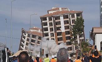 Daire sahipleri gözyaşlarını tutamadı!  2 bina patlayıcı ile yıkıldı