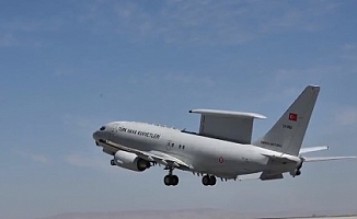Türk Hava Kuvvetleri'nden Kıbrıs'ın güneyinde eğitim uçuşu