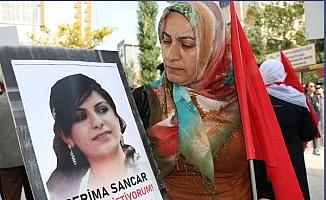 Van'da HDP önündeki eyleme katılan anne: Orası senin yerin değil