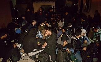 Edirne'de evin bahçesinde 100 kaçak göçmen yakalandı