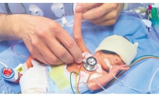 "Prematüre bebekleri tehdit eden RSV virüsü nefes almayı zorlaştırabilir"