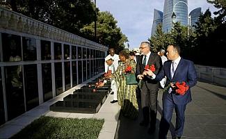 Bakan Işıkhan, Azerbaycan ve Türk Şehitliği’ni ziyaret etti