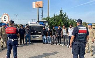 Edirne'de 481 kaçak göçmen yakalandı, 11 organizatör gözaltına alındı