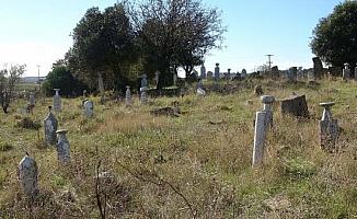 Kumkale Mezarlığı, Çanakkale Savaşları'ndan izler taşıyor
