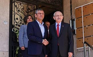 Özgür Özel Kemal Kılıçdaroğlu'nu evinde ziyaret etti
