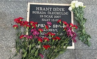 Sebat Apartmanı önüne Hrant Dink için karanfil bıraktılar 