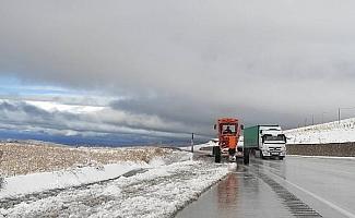 Kar nedeniyle 142 yerleşim birimine ulaşım sağlanamıyor