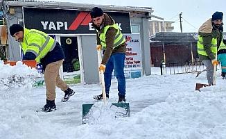 Kar ve tipi nedeniyle 57 köy yolu ulaşıma kapandı