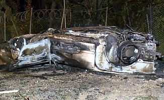 Takla atıp yanan otomobilin sürücüsü olay yerinden kaçtı