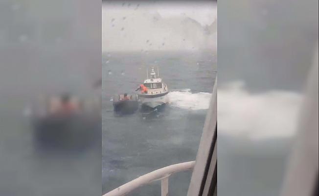 Fırtınaya yakalanan 30 göçmeni balıkçılar kurtardı