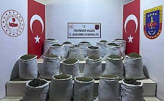 Diyarbakır'da 1 ton 148 kilo esrar ele geçirildi