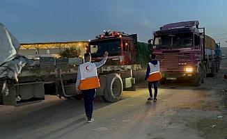 Filistin Kızılayı, insani yardım yüklü 100 kamyonu teslim aldı