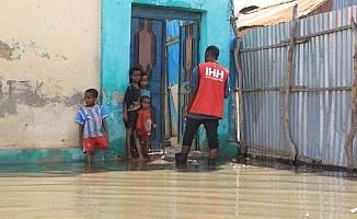 İHH: Selden etkilenen Somali’de üç farklı şehre yardım ulaştırıldı 