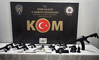 İzmir merkezli 2 suç örgütüne operasyon: 28 gözaltı