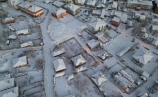Karlıova’da kardan kapanan 40 köy ve 6 mahalle yolu açıldı
