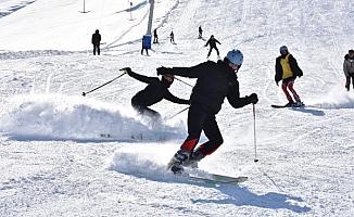 Bitlis'te kayak merkezinde 'sömestir' yoğunluğu