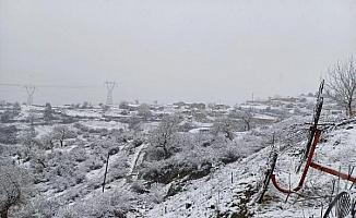 Çanakkale'de kar yağışı! Kent beyaza büründü