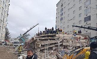 Depremde 100 kişinin öldüğü binanın müteahhidi: Vekaletle inşaat yapıyorduk