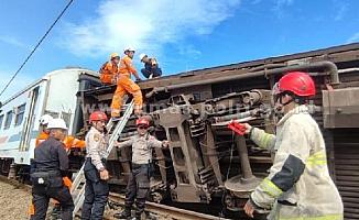 İki yolcu treni çarpıştı! 4 kişi öldü, 29 kişi yaralandı