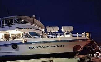 İzmir'de yolcu gemisi kıyıya çıktı