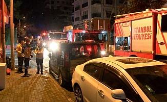 Kadıköy'de 10 katlı binada yangın çıktı; 4 kişi hastaneye kaldırıldı