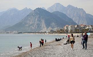Ülkenin en sıcak yeri, sıcaklık ortalamasının üzerine çıkan Antalya oldu