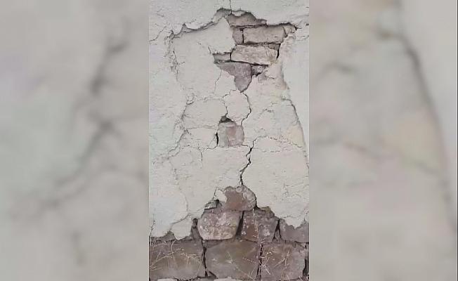 Sivas’taki depremde köydeki 20 evin duvarlarında hasar oluştu