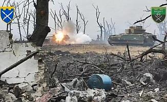 Ukrayna’ya ait savaş aracı, Rus zırhlısını imha etti