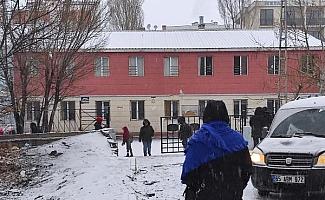 3 ilçede eğitime kar engeli! 234 yerleşim yerinin yolu kardan kapandı