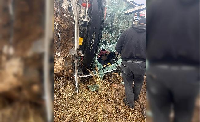 Van'da korkunç kaza; yolcu midibüsü devrildi: 7'si çocuk 27 yaralı