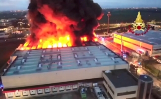 İtalya’da nakliye şirketi binasında korkutan yangın