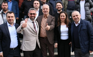 Saruhanlı'da seçime giremeyen CHP, adayını Saadet Partisi çatısı altında gösterdi