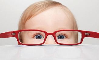 Çocuklarda şaşılık artıyor... Küçük ekranlar gözleri tehdit ediyor