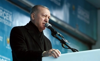 Erdoğan Van mitinginde: 'İşin içine deste deste paraların da girmesiyle bu oyun iyice kirlendi'