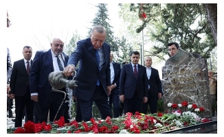 Cumhurbaşkanı Erdoğan, Türkeş'in kabrini ziyaret etti