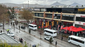 Selin Ciğerci#039;nin Güzellik Merkezi açılışında sloganlı tepki